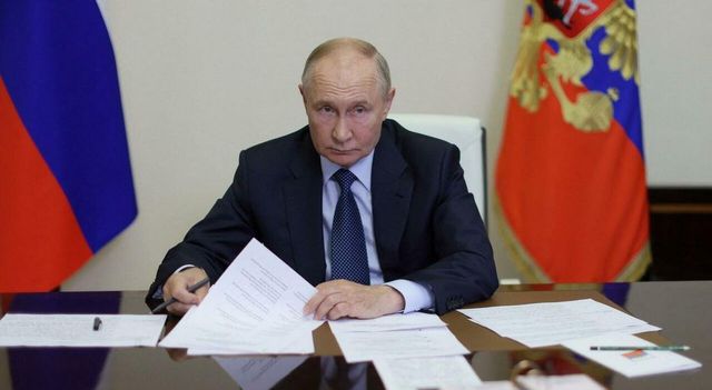 Il Cremlino rafforza la sicurezza intorno a Putin, controlli anche sui cuochi