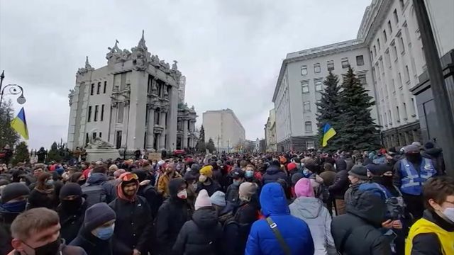 На майдане в Киеве проходит митинг противников Зеленского