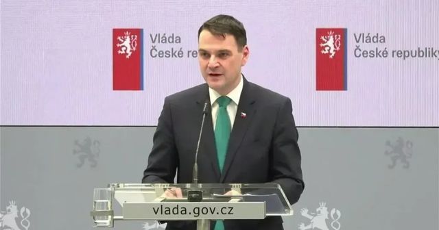 Macinka vzkázal Čechům do Dubaje: Zůstaňte na hotelu! Nemůžeme teleportovat tisíce lidí