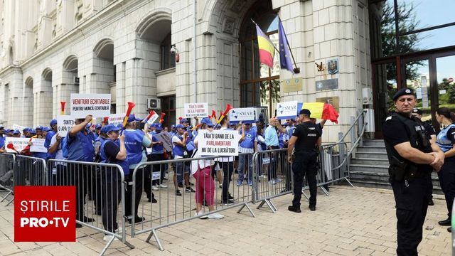 Proteste la Ministerul Mediului ale sindicaliștilor din Apele Române