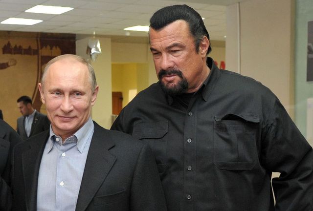 Actorul american Steven Seagal, sustinator al invadarii Ucrainei, a primit Ordinul prieteniei de la Vladimir Putin