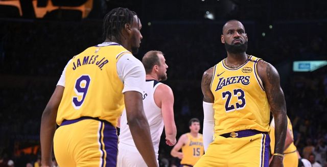 Nba, LeBron e Bronny James in campo insieme per prima volta in regular season