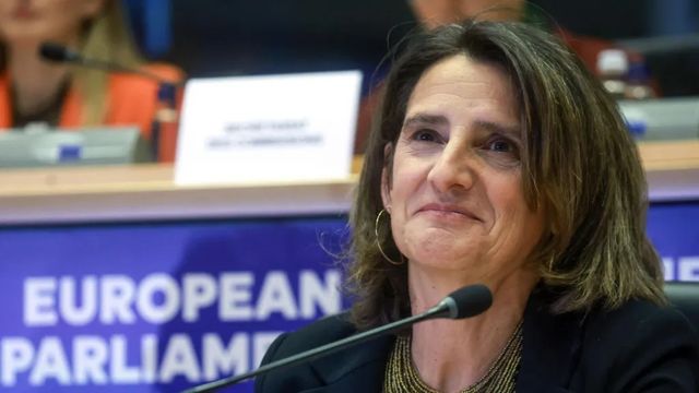 Los socialistas europeos amenazan con tumbar a todos los comisarios si Teresa Ribera no pasa su examen