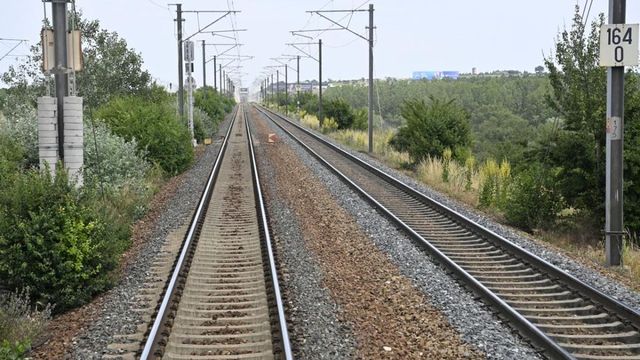 Tren de pasageri, lovit de o dronă rusească la doar doi kilometri de granița cu Polonia