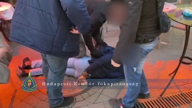 Szájmaszkokkal üzletelő csalót vettek őrizetbe