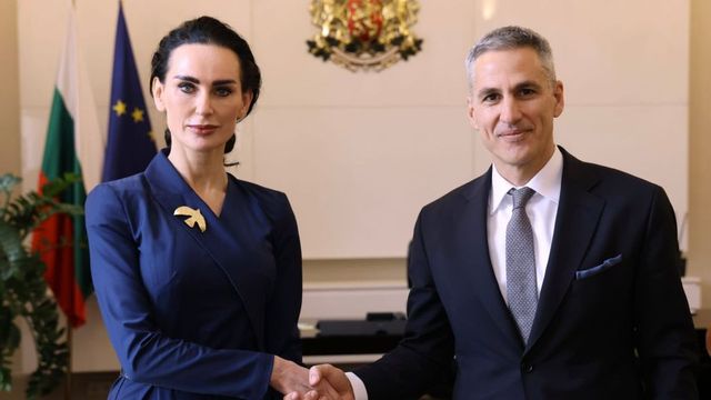 България ще продължи да подкрепя справедливата кауза на Украйна, заяви служебният премиер Андрей Гюров на среща с посланик Олеся Илашчук