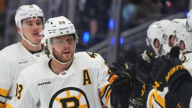 Pastrňák se stal druhým nejlepším českým střelcem v NHL