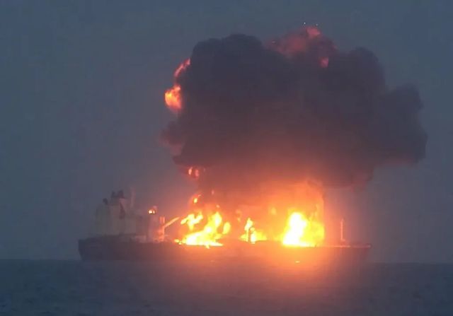Los hutíes anuncian el fin de sus ataques a buques en el mar Rojo mientras dure la tregua en Gaza