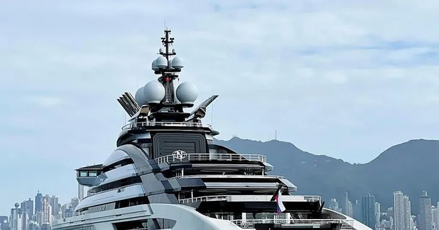 El superyate de un amigo de Putin cruza el estrecho de Ormuz