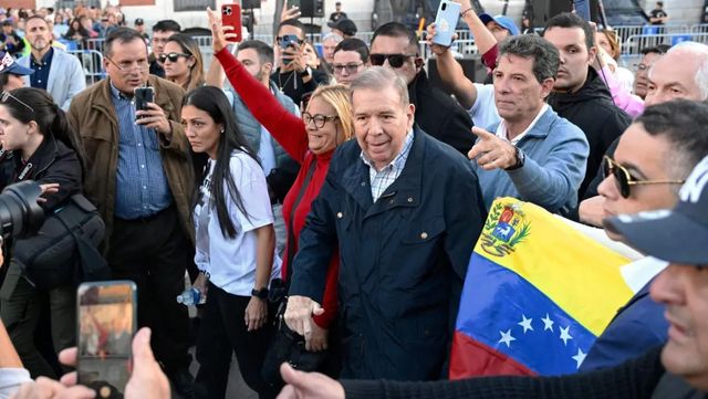 La Puerta del Sol vuelve a llenarse para protestar contra Maduro junto a Edmundo González