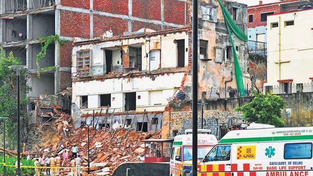 Building collapse in Daryaganj kills three labourers
