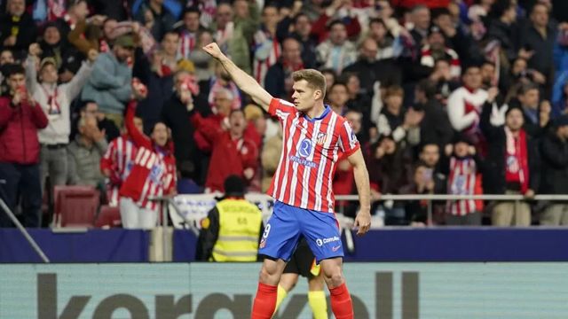 Sorloth salva un punto en otro sacrificado partido del Atlético, que jugó con diez