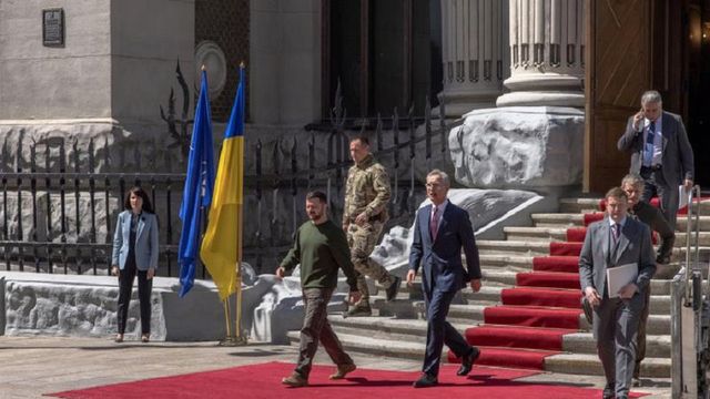Jens Stoltenberg, vizită neanunțată la Kiev; Șeful NATO i-a promis lui Zelenski că livrările de arme vor crește