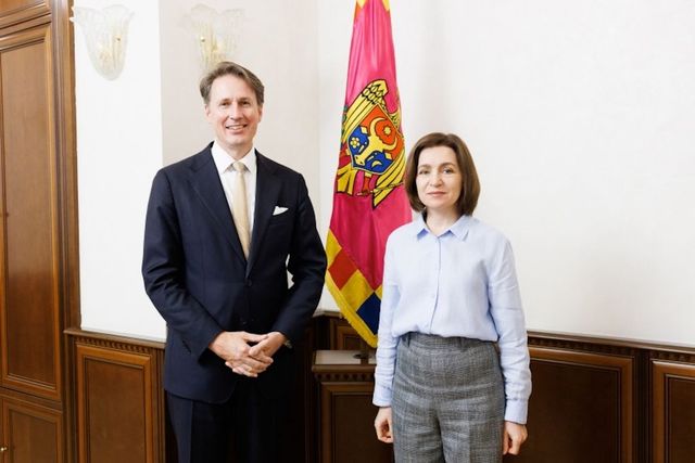 Maia Sandu i-a conferit „Ordinul Onoarei” ambasadorului Regatului Țărilor de Jos, Fred Duijn, la încheierea mandatului