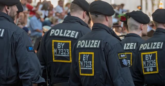 Policie v Mnichově provádí velký zásah, média píší o střelbě a explozích