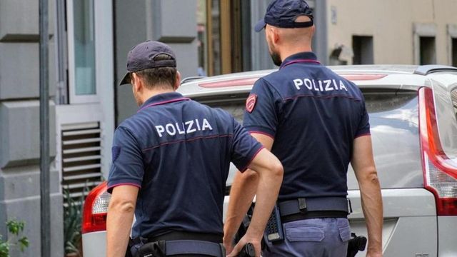 Violenza sessuale su ragazza minorenne, nove arresti