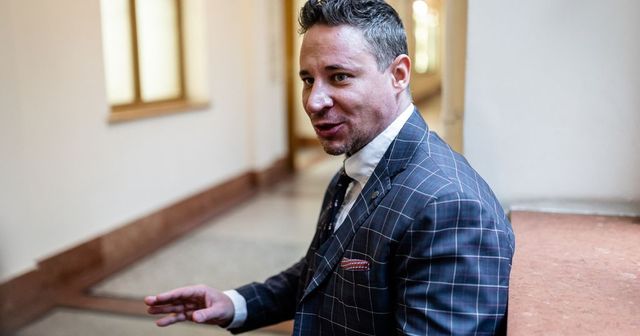 Felfüggesztése alatt is tízmilliókkal gazdagodott tavaly Schadl György felesége
