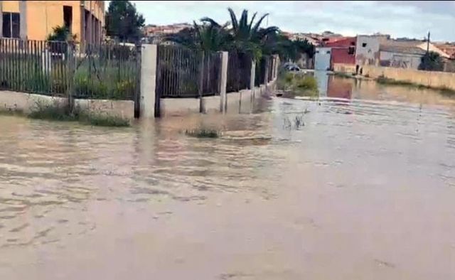 Forti temporali in Sicilia, esonda il fiume Salso a Licata, le persone abbandonanole case