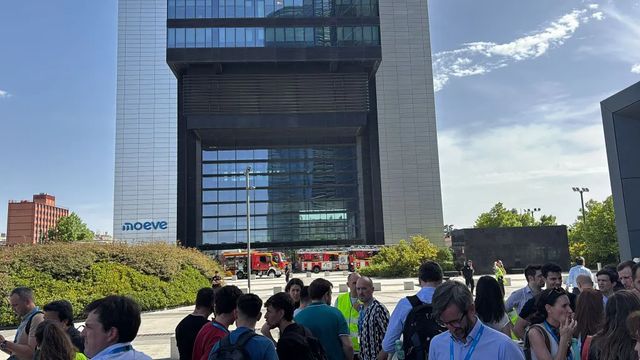 Fuego en una de las cuatro torres de Madrid
