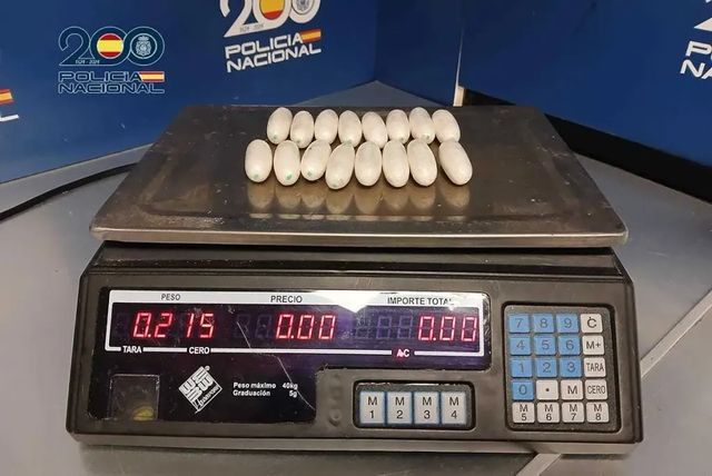 Detenida en Barajas una mujer embarazada que transportaba 69 bultos con cocaína en el interior de su cuerpo