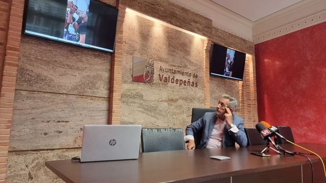 Piden la dimisión de un concejal de IU-Podemos por organizar su despedida de soltero en un auditorio municipal