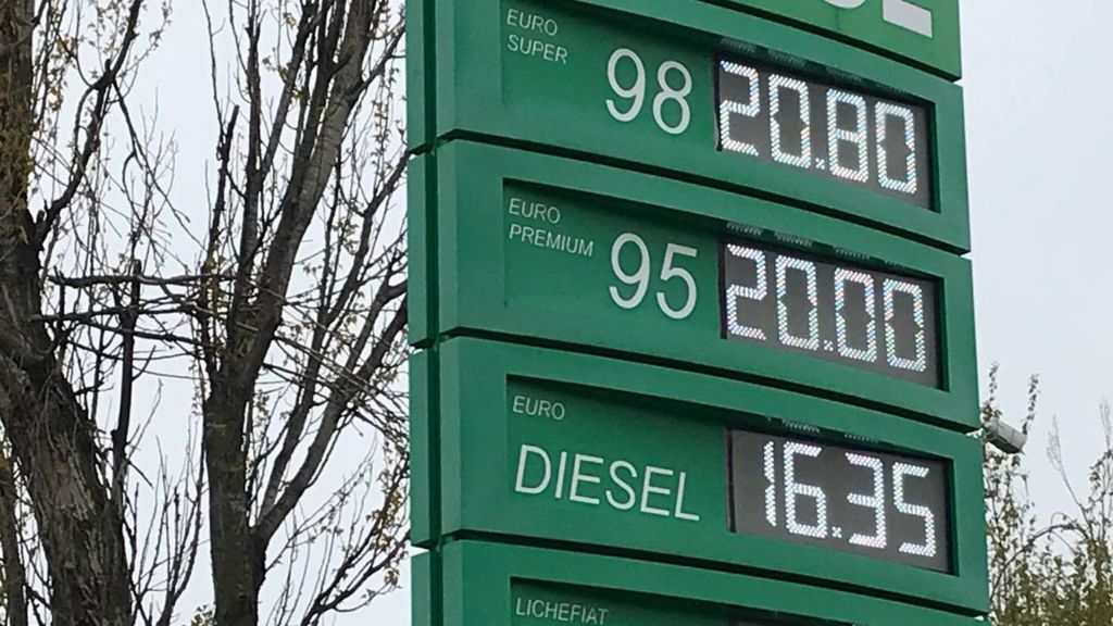 19 2 литр. Бензин Молдова. Бензин по 20. Бензин а95 в Молдове. 95 Бензин в Молдавии.