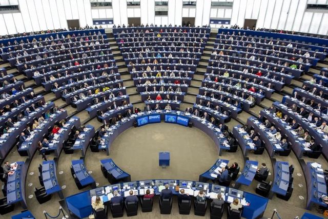 Parlamentul European accelerează acordarea unui împrumut de 90 de miliarde de euro pentru Ucraina