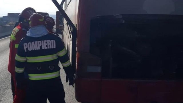 Un autobuz a luat foc pe Șoseaua Mihai Bravu din Capitală