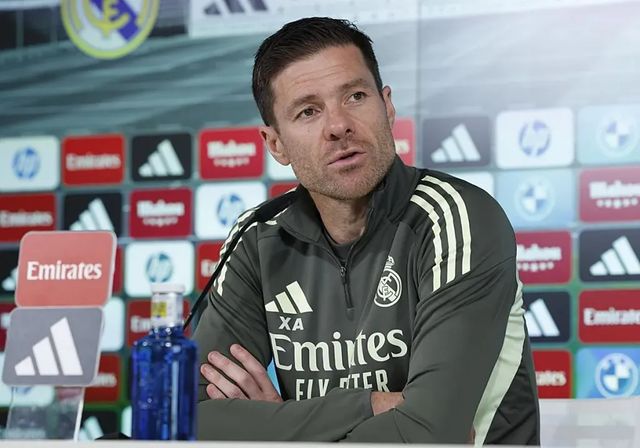 Xabi Alonso apela a las enseñanzas de Ancelotti y Mourinho para gestionar su momento más convulso