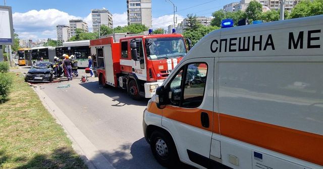 Мъж е в тежко състояние след катастрофа в София