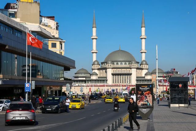 Doi români au fost răniți în piața Taksim din Istanbul, într-un atac armat cu pistolul