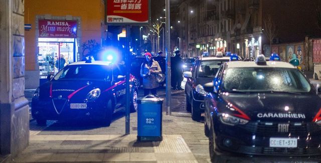 ++ 14enne trovato ferito da colpi d'arma da taglio per strada a Milano ++