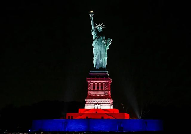 EE UU cumple 250 años con Trump como protagonista y el país más dividido que nunca
