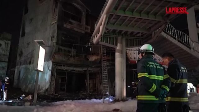 Incendio in un bar karaoke ad Hanoi, 11 morti