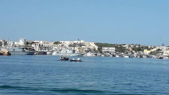 Bambina da sola su barca arrivata a Lampedusa, soccorsa da Ong