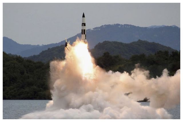 Coreea de Nord provoacă din nou și trage două rachete balistice în Marea Japoniei