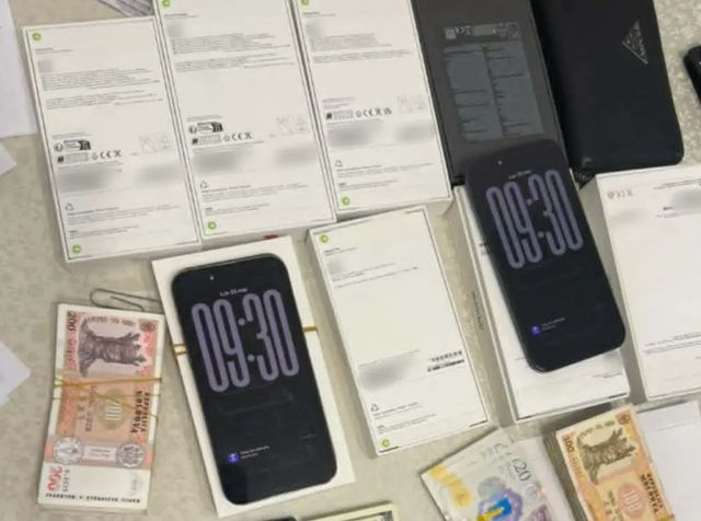 Opt persoane, reținute de CNA într-un dosar de contrabandă și spălare de bani