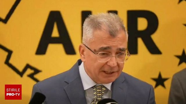 Victor Ponta, deputat afiliat grupului PSD din Parlament, a semnat moțiunea de cenzură împotriva Guvernului