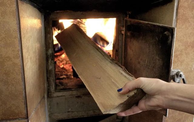 Două persoane au ajuns la spital din cauza folosirii incorecte a sobelor