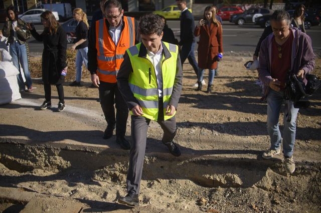 Nicușor Dan anunță investiții de 34 de milioane de lei în repararea trotuarelor din Capitală