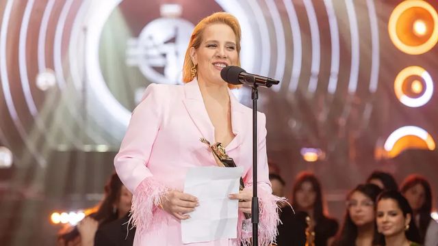 Tóth Vera fürdőruhában jelentkezett be a hóból