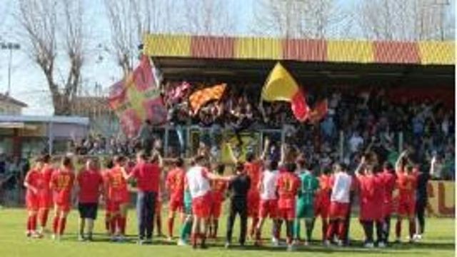 Violenza sessuale e revenge porn alla festa del Bra: accusati tre calciatori