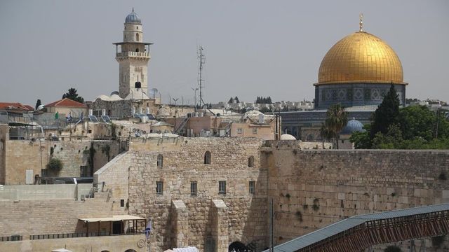 Media, 'coloni israeliani assaltano Moschea Al-Aqsa'
