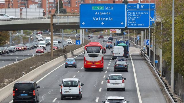 Madrid rectifica y permitirá a los vehículos sin etiqueta ambiental circular en el 2026
