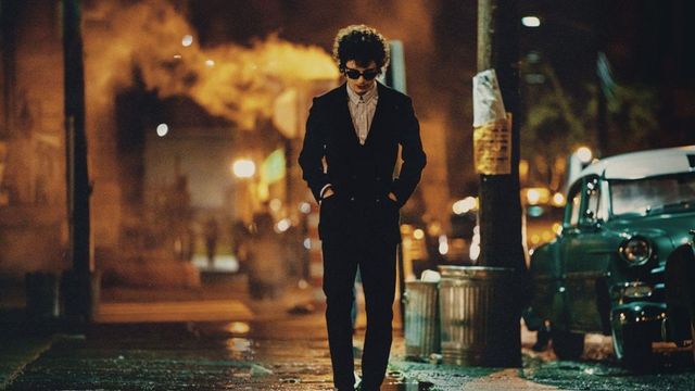 Timothée Chalamet borda a Bob Dylan en el primer tráiler de su 'biopic'