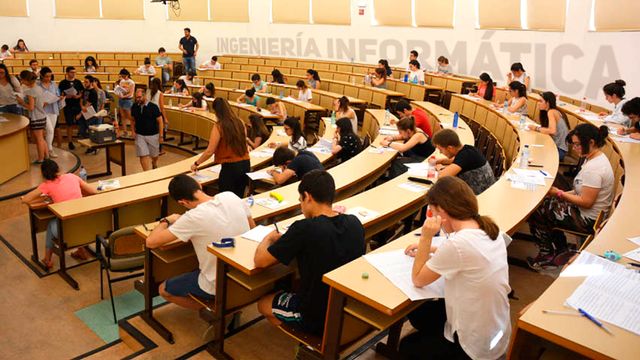 Los universitarios españoles engordan tres kilos en su primer año de carrera