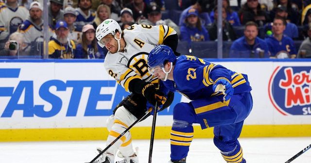 Pastrňák byl u tří gólů Bostonu, Dobeš slavil na ledě Tampy