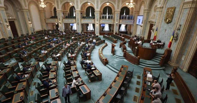 Parlamentul a desființat examenul dublu pentru admiterea la liceu