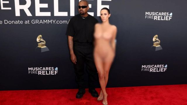 Un cititor pe buze a dezvăluit ce i-a spus Kanye West soției sale, înainte să pozeze în rochia transparentă la Grammy 2025