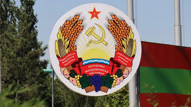 Așa-zisul drapel al regiunii transnistrene a fost inclus pe ecusoanele uniformelor pacificatorilor